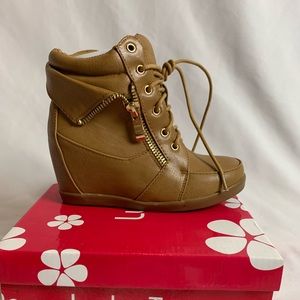 Size 12 girls booties - brand new!